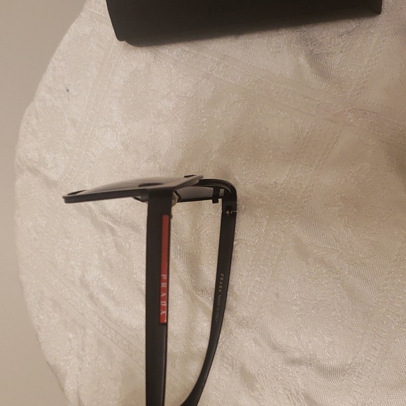 Prada sunglasses - Picture 8 of 11